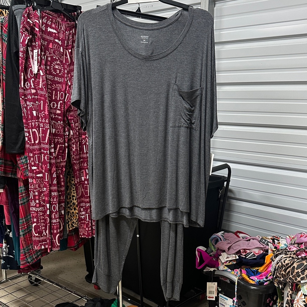 NWT ALFANI PLUS PJ SET